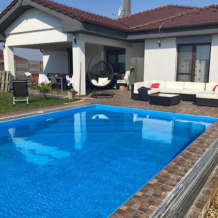 5 Izbovy Samostatny Stojaci Rodinny Dom S Podkrovim A Velkou Zahradou So Sezonnym Bazenom, Celorocnou Saunou A Virivkou-Momentalne Pokazena- Od Augusta Bude Nova Na Dovolenku A Oddych Topolniky Exteriér fotografie
