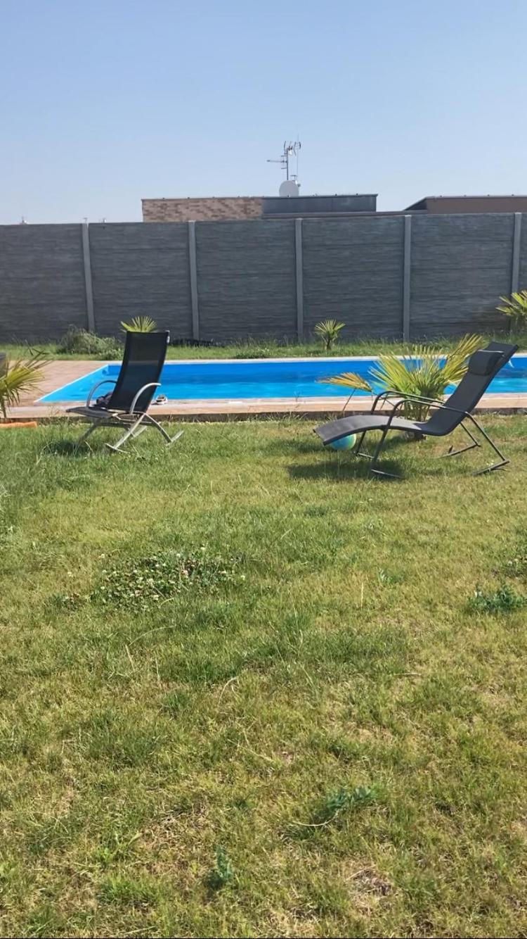 5 Izbovy Samostatny Stojaci Rodinny Dom S Podkrovim A Velkou Zahradou So Sezonnym Bazenom, Celorocnou Saunou A Virivkou-Momentalne Pokazena- Od Augusta Bude Nova Na Dovolenku A Oddych Topolniky Exteriér fotografie